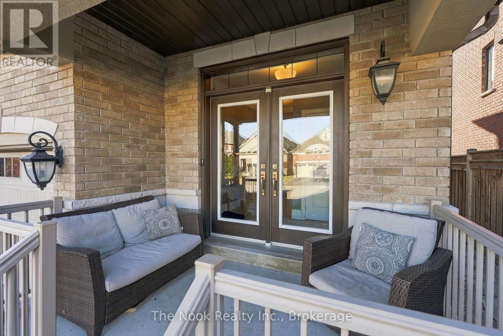 39 Serene Court, Whitby, ON photo 2