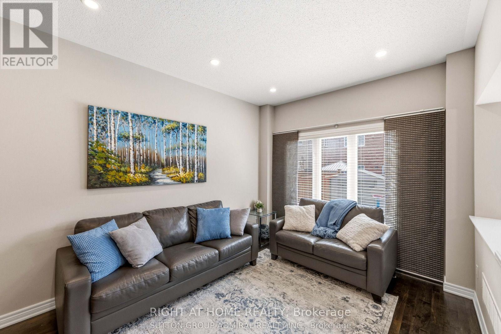 8 NAPANEE STREET, Richmond Hill (Jefferson) — photo 7