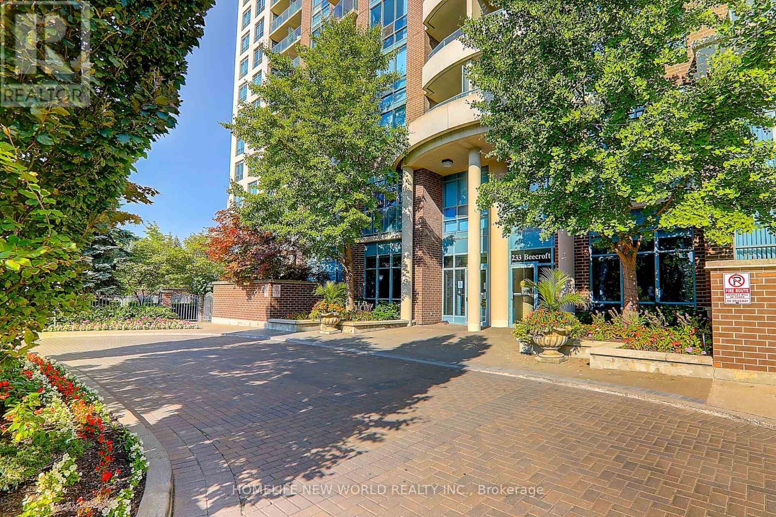 111- 233 Beecroft Road, Toronto, ON photo 4