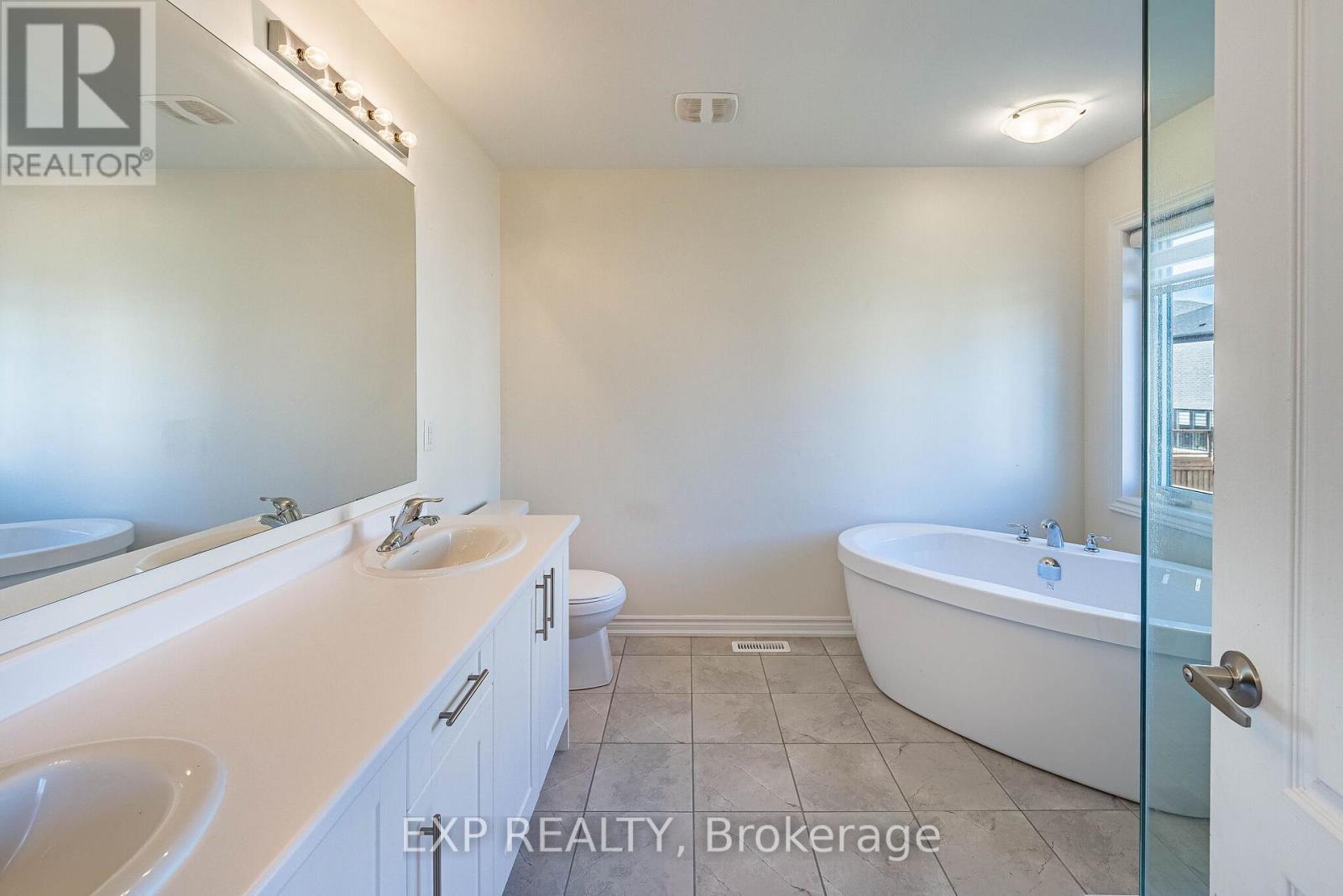 1186 Rexton Drive, Oshawa, ON photo 13