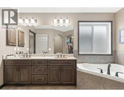 32 Cranarch Bay Se, Calgary, AB T3M0W6 Photo 25
