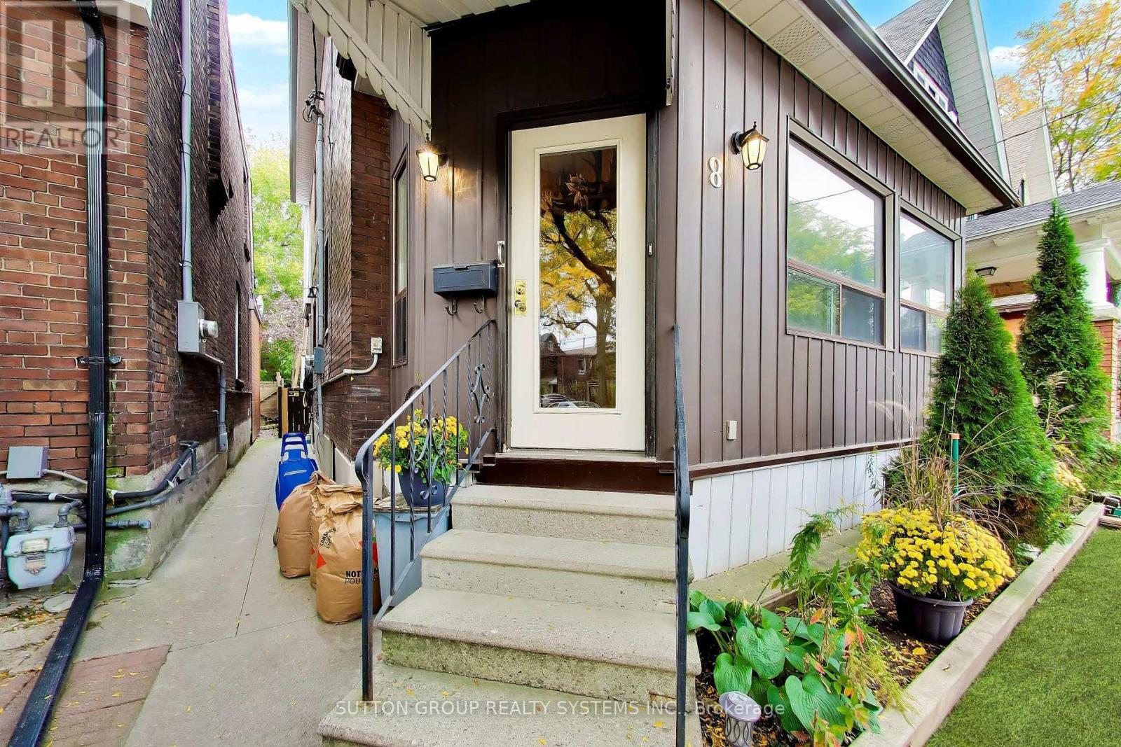 8 Alhambra Avenue, Toronto, ON photo 4