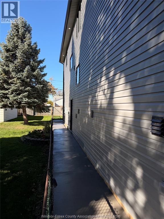 636 EUGENIE STREET East, Windsor — photo 3