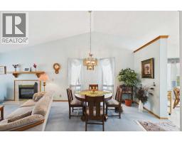 Kitchen - 183 Doran Crescent, Red Deer, AB T4R2K3 Photo 10