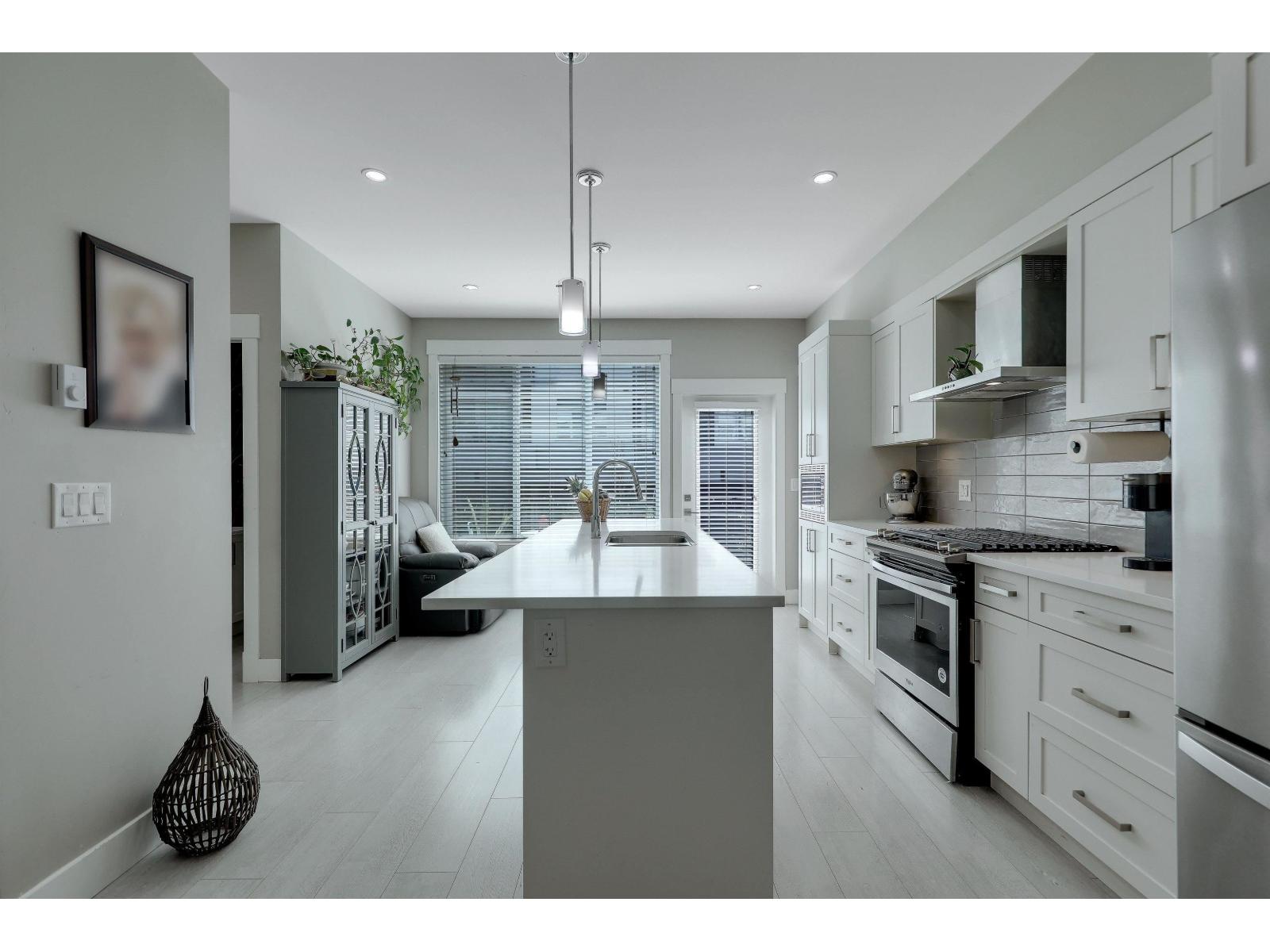 Photo of 24 14499 64 AVENUE 11