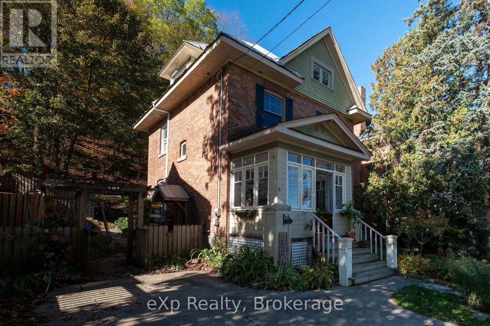 1090 4th Avenue A photo 2