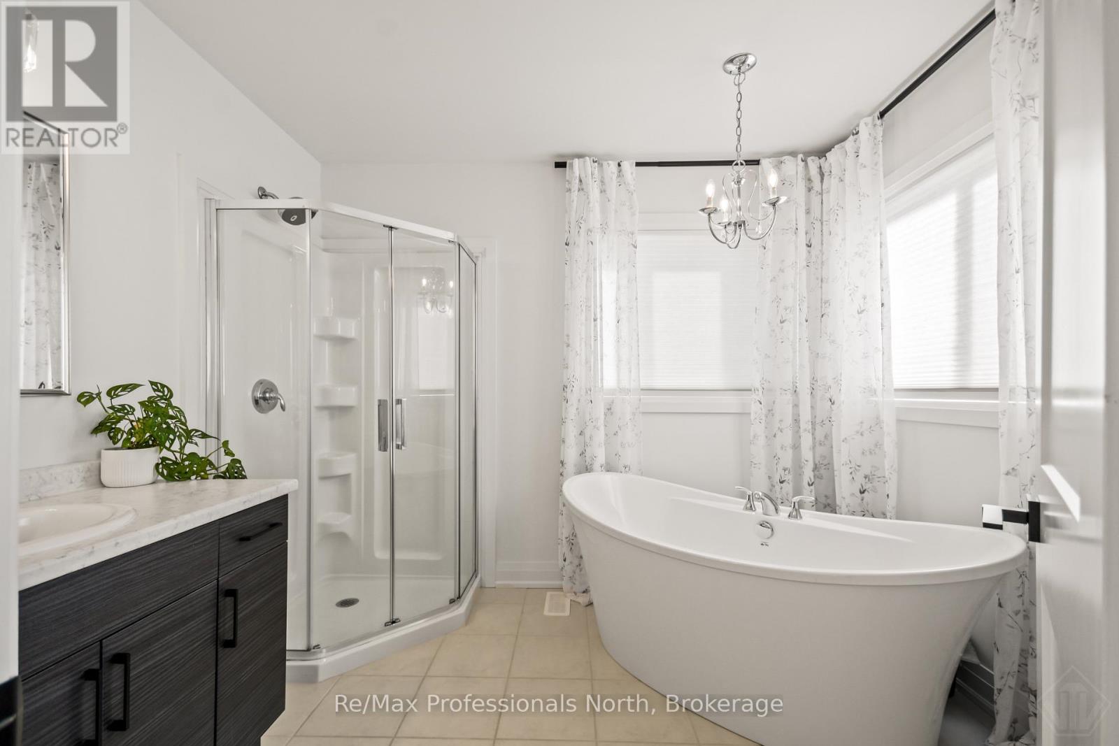 35 WOODSTREAM DRIVE - 19