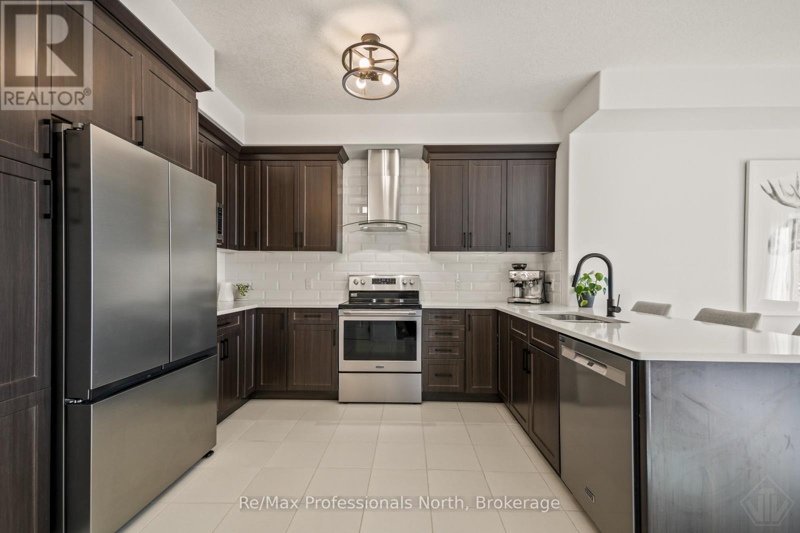 35 WOODSTREAM DRIVE - 6