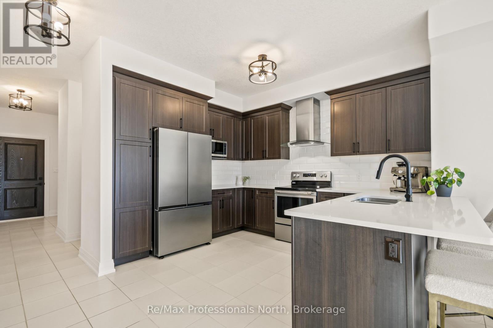 35 WOODSTREAM DRIVE - 7