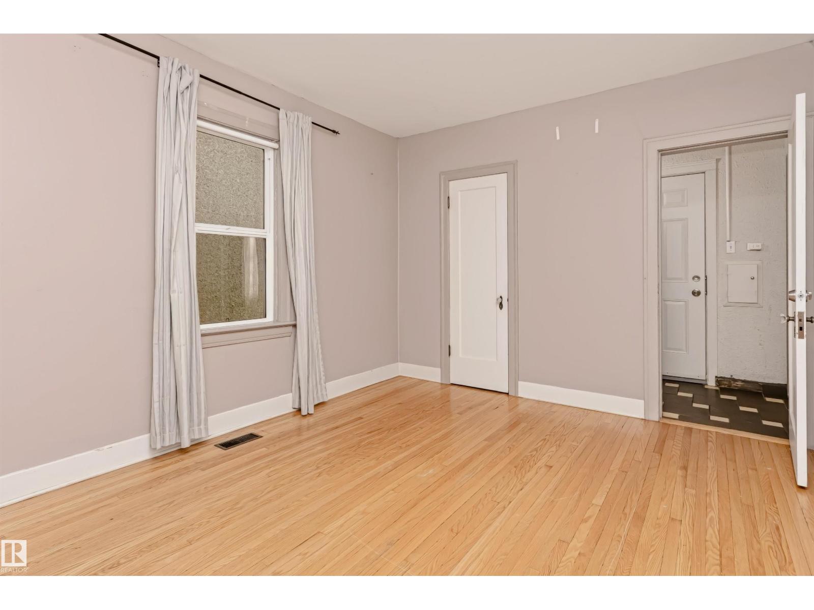 10922 84 AV NW, Edmonton — photo 10