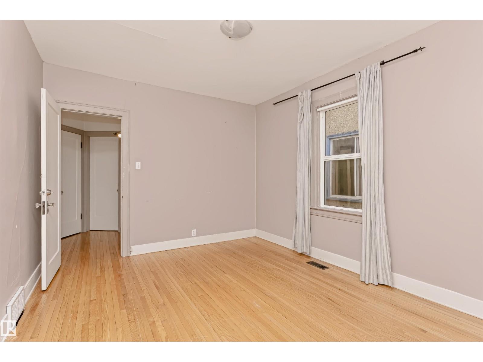 10922 84 AV NW, Edmonton — photo 11