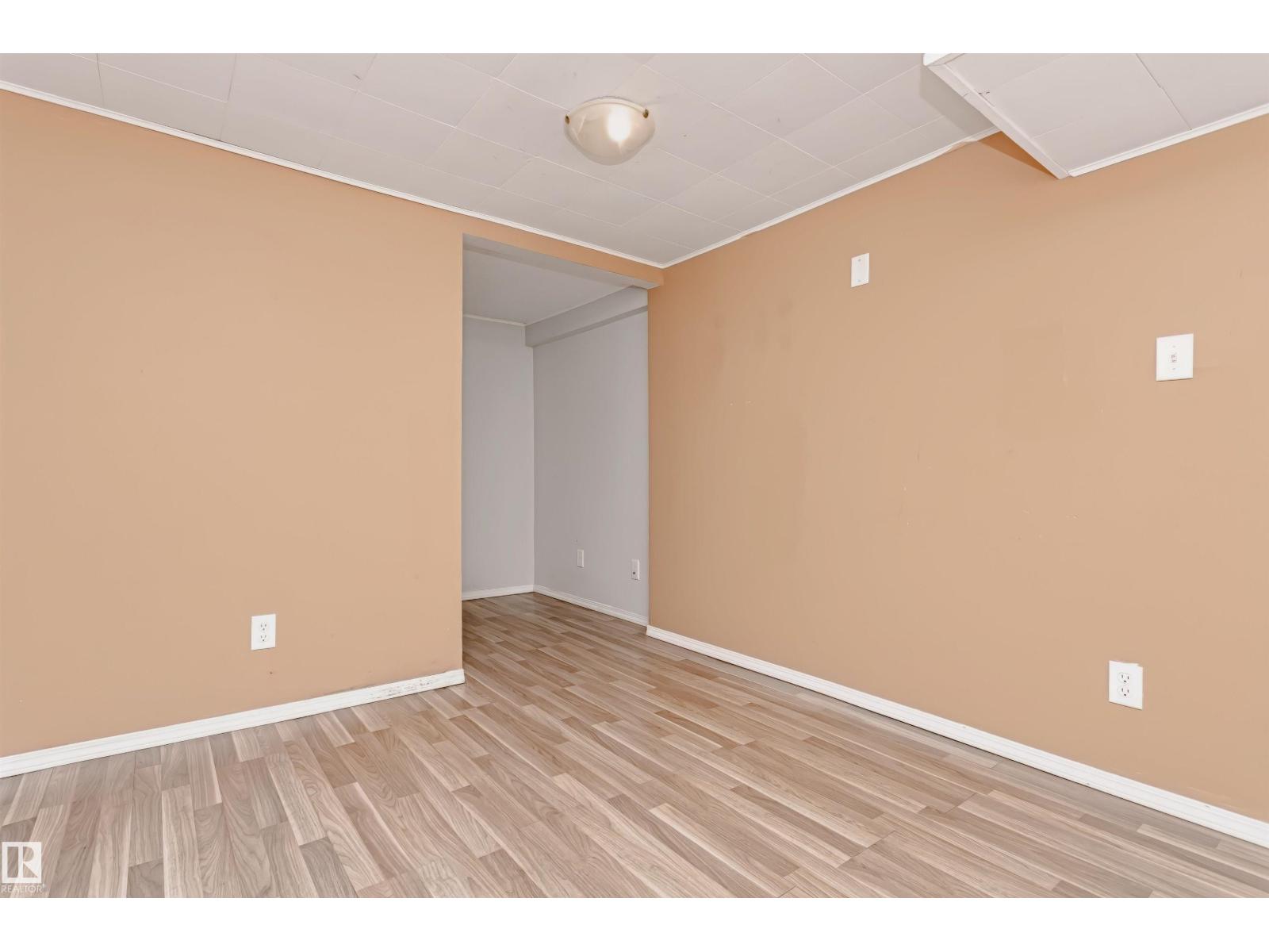 10922 84 AV NW, Edmonton — photo 25