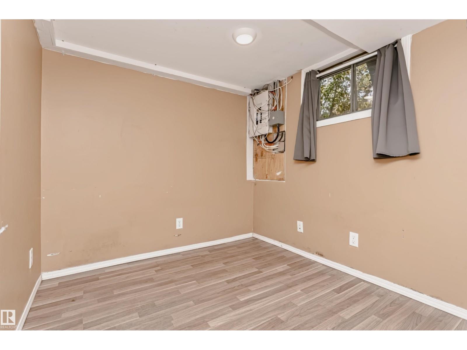 10922 84 AV NW, Edmonton — photo 26