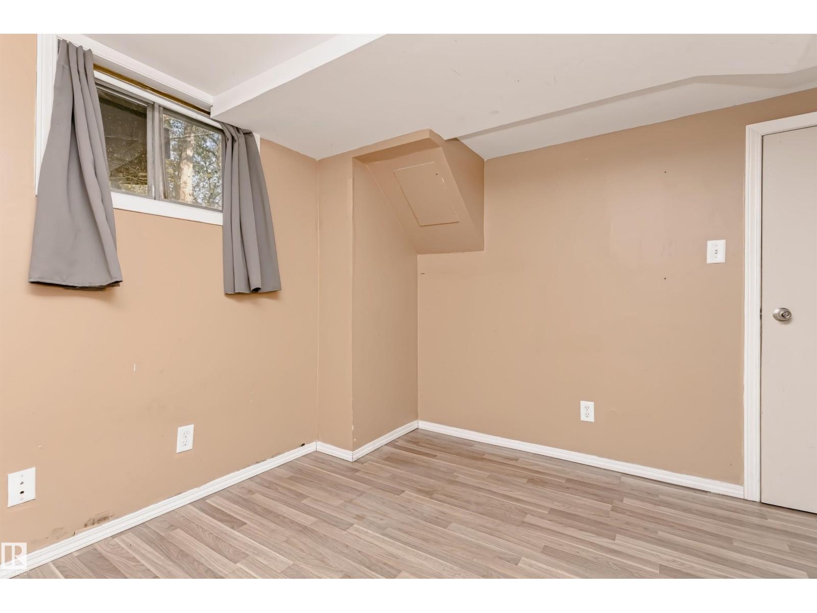 10922 84 AV NW, Edmonton — photo 27