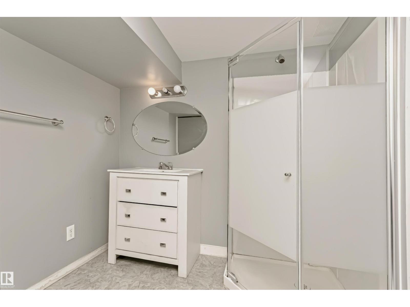 10922 84 AV NW, Edmonton — photo 28