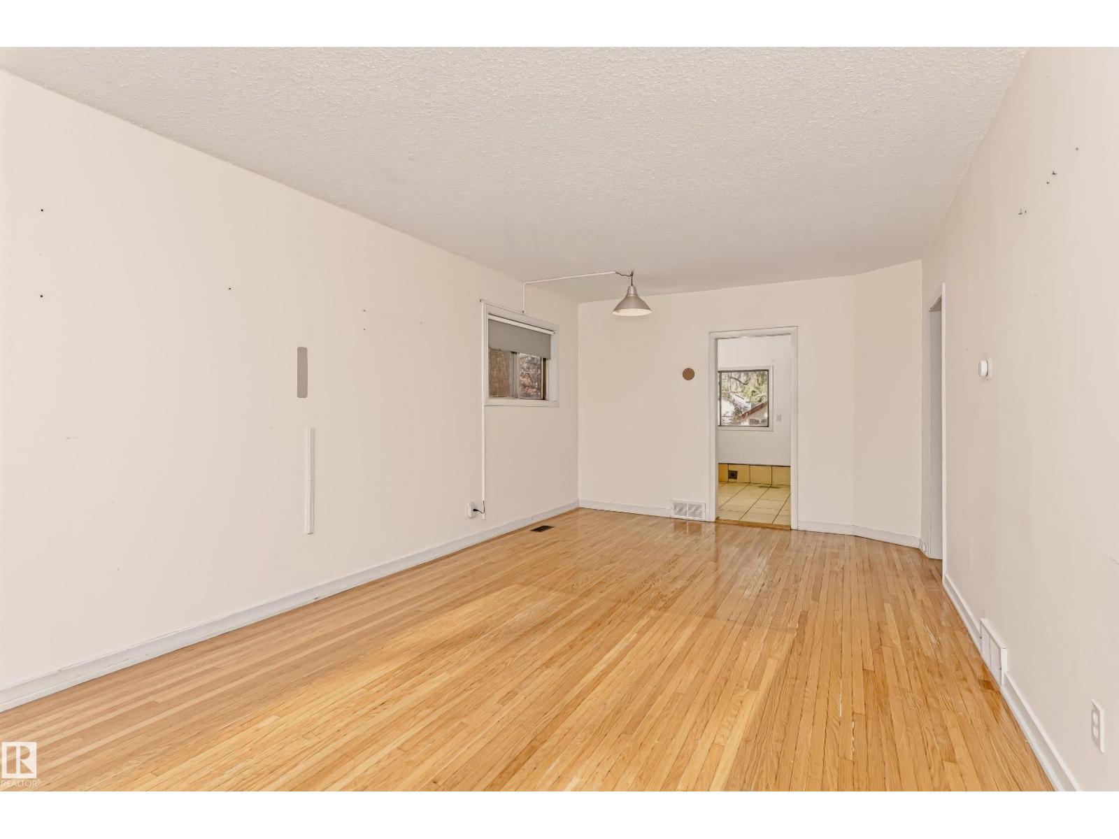 10922 84 AV NW, Edmonton — photo 5