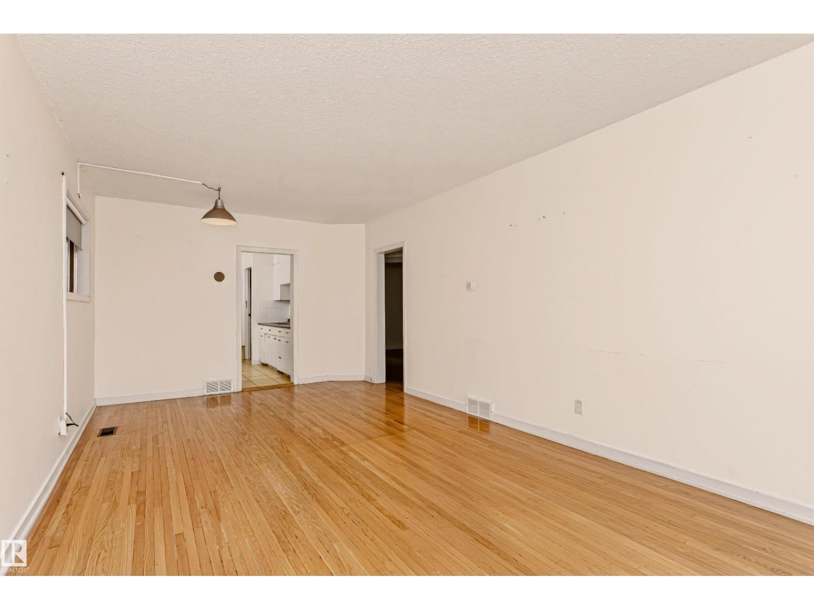 10922 84 AV NW, Edmonton — photo 6