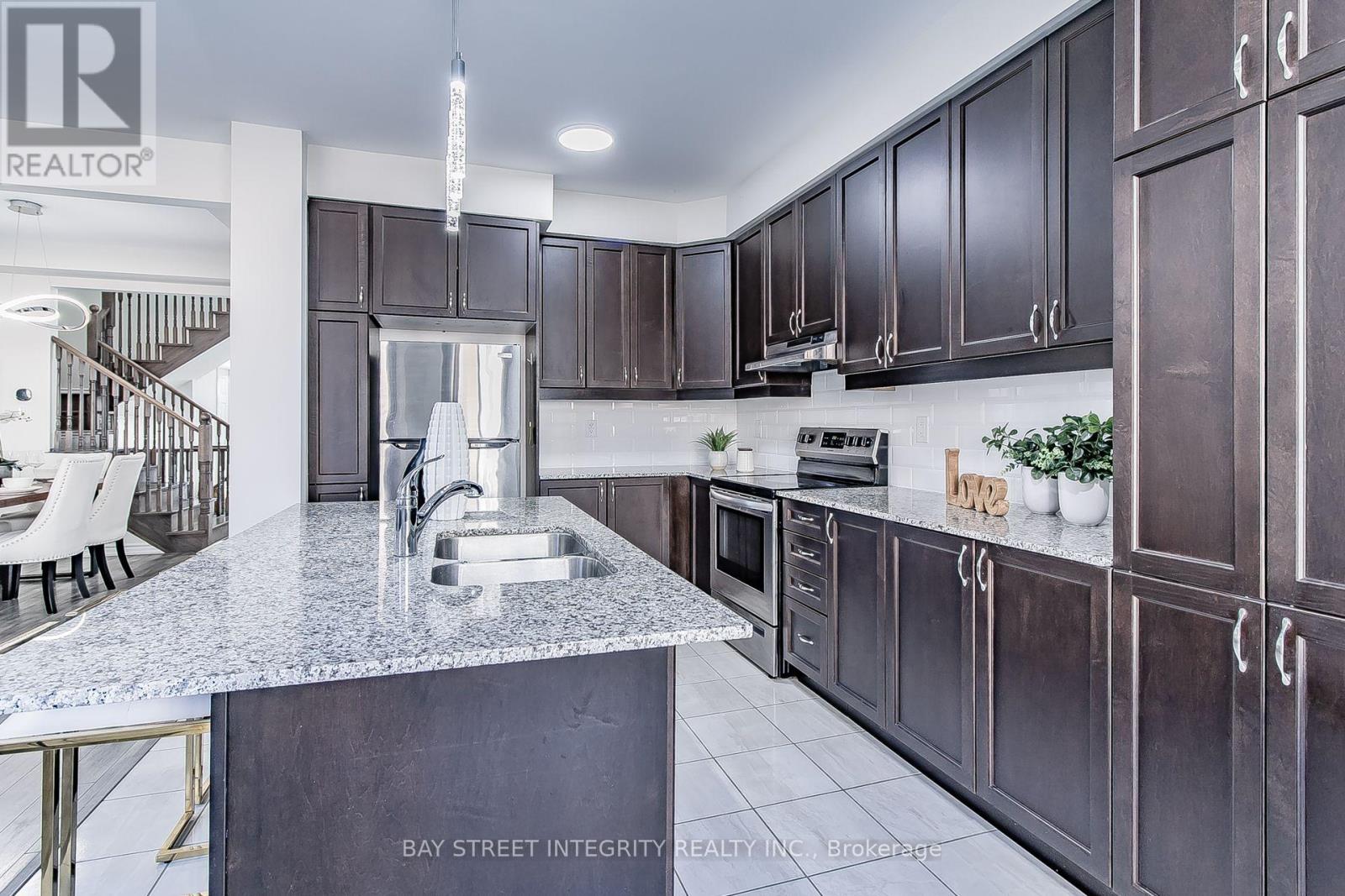 62 Lockyer Drive, Whitby, ON photo 8