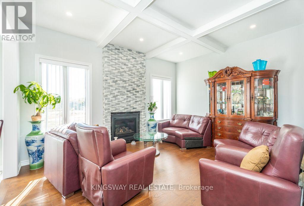 33 Edgar Avenue, Essa, ON photo 7