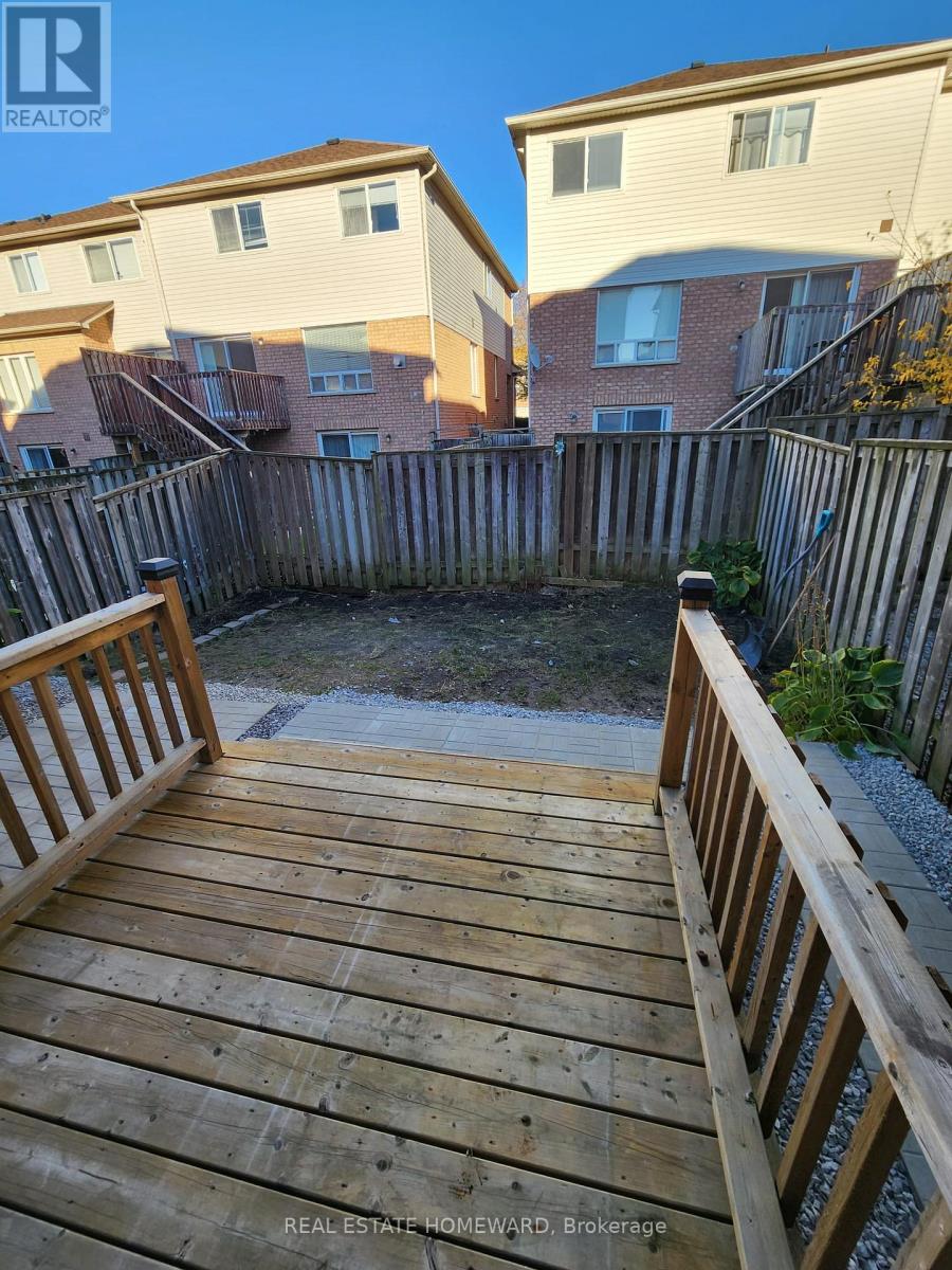 63 Millcliff Circle, Aurora, ON photo 3