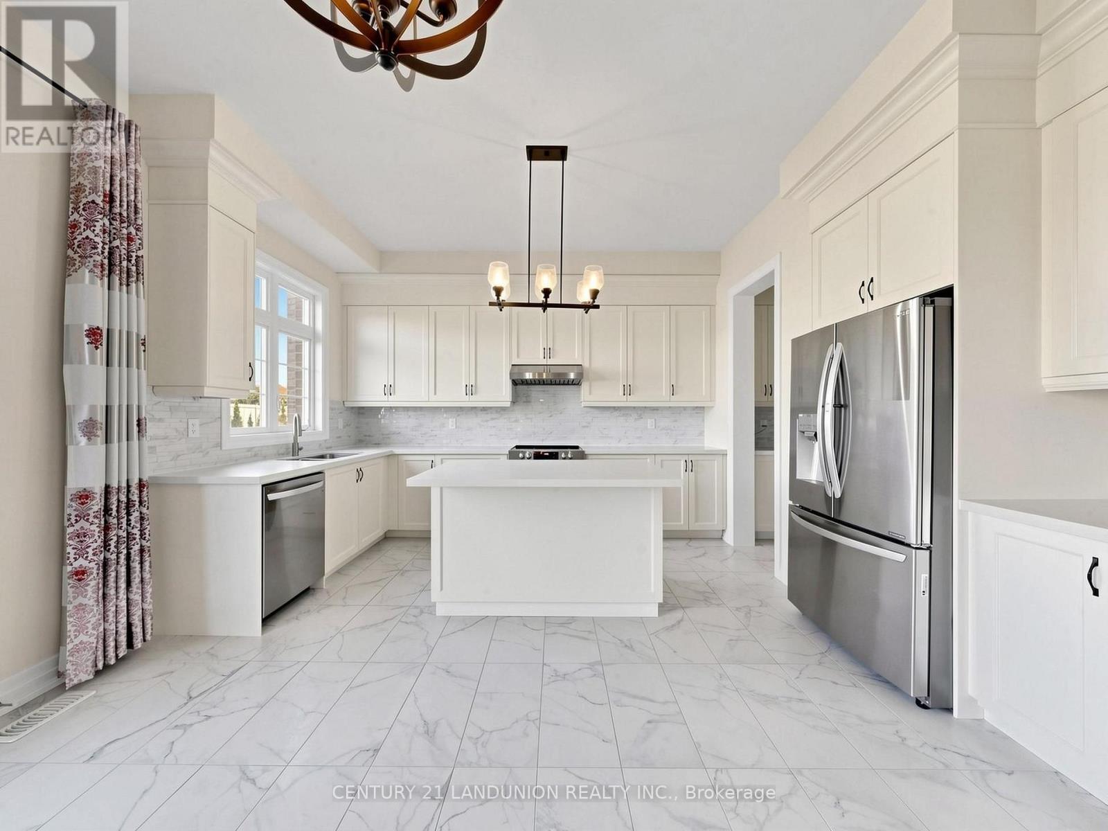 254 Touch Gold Crescent, Aurora, ON photo 11