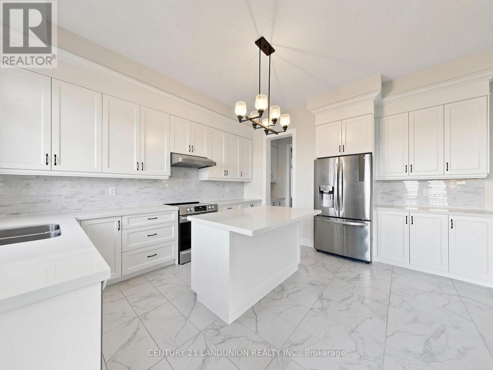254 Touch Gold Crescent, Aurora, ON photo 12