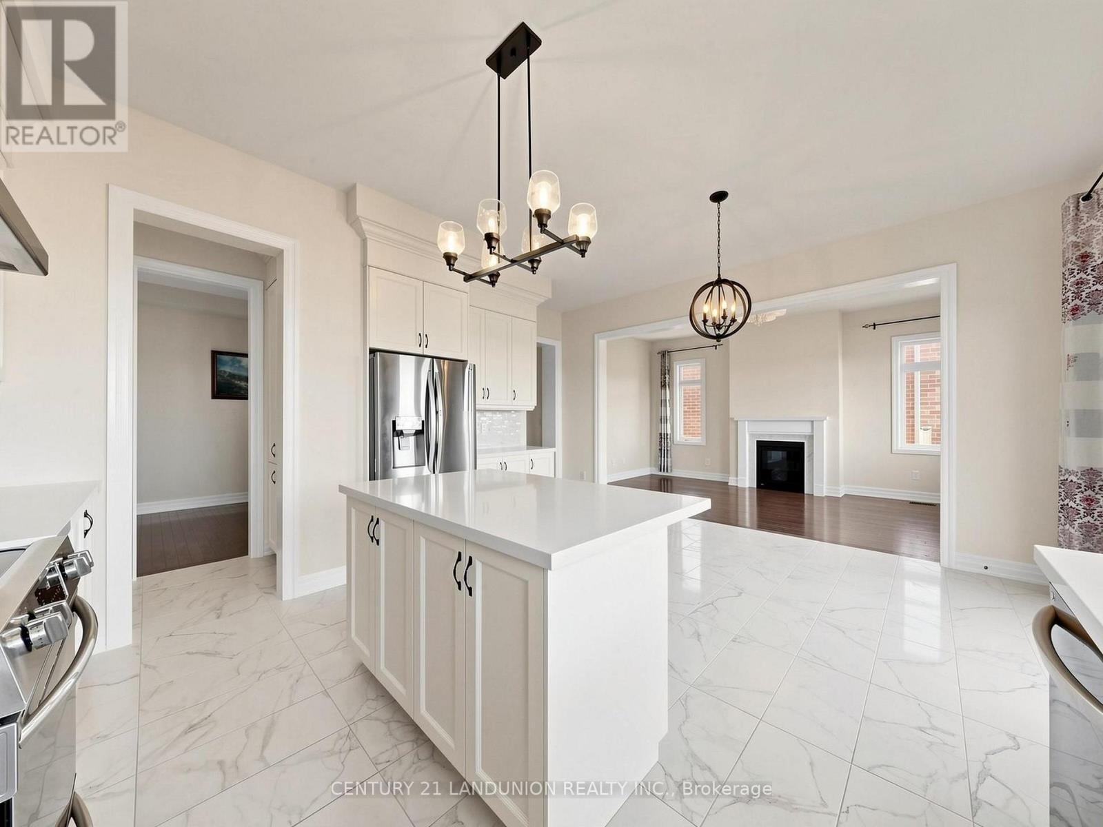 254 Touch Gold Crescent, Aurora, ON photo 13