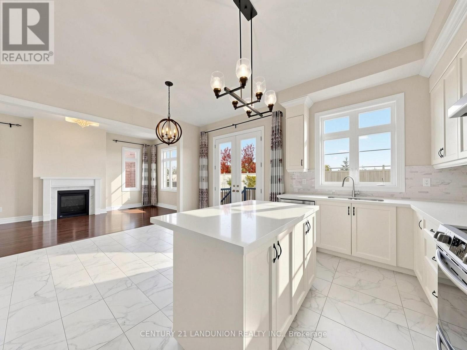 254 Touch Gold Crescent, Aurora, ON photo 16
