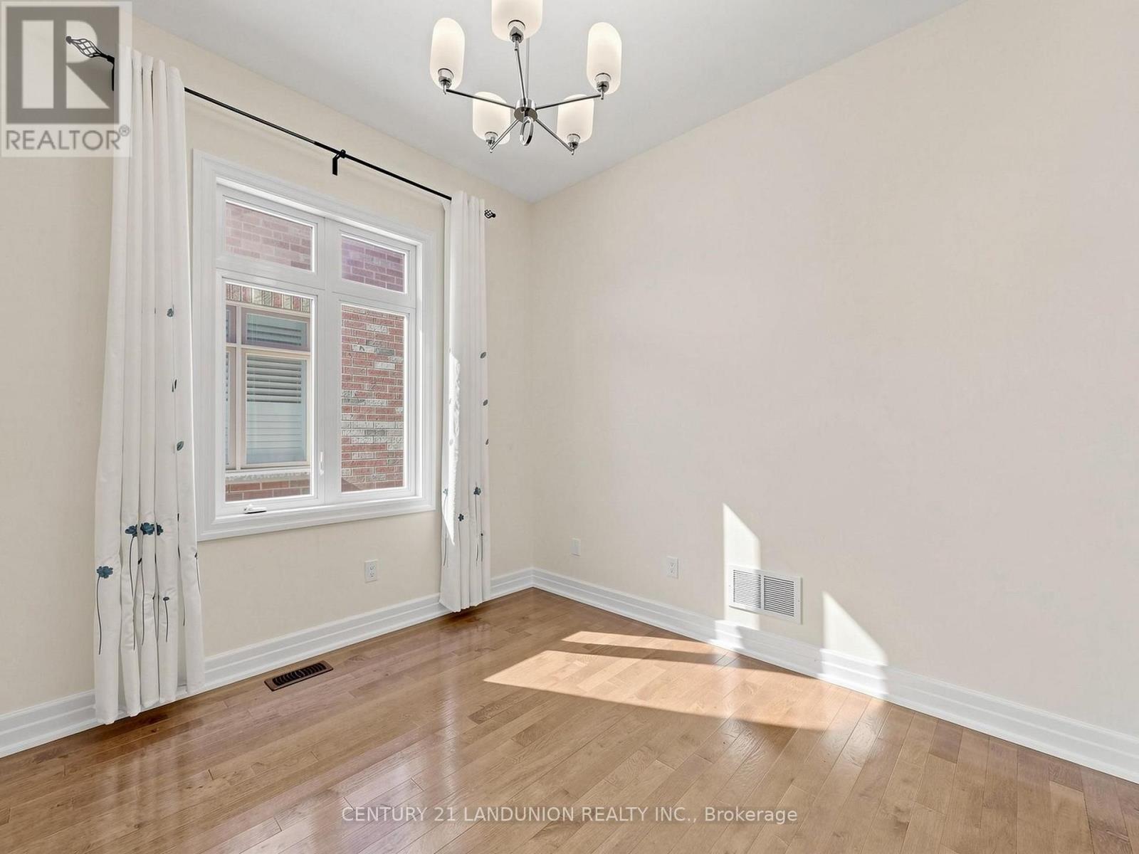 254 Touch Gold Crescent, Aurora, ON photo 21