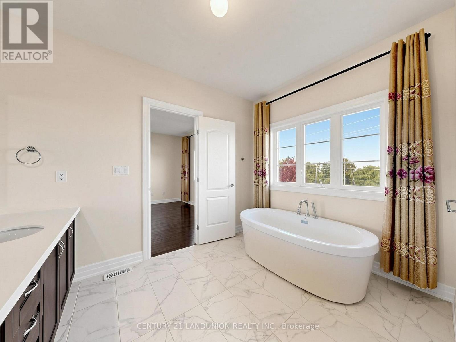 254 Touch Gold Crescent, Aurora, ON photo 33