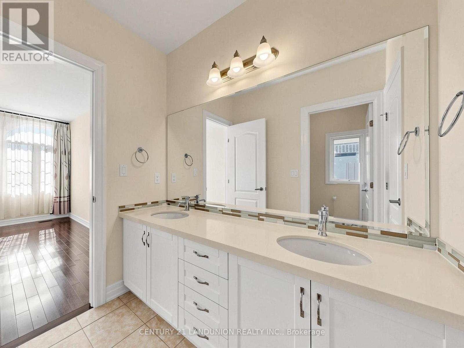254 Touch Gold Crescent, Aurora, ON photo 37