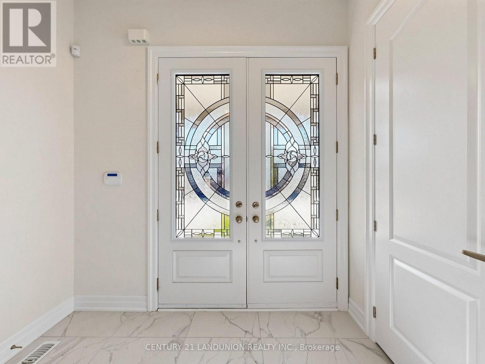 254 Touch Gold Crescent, Aurora, ON photo 4