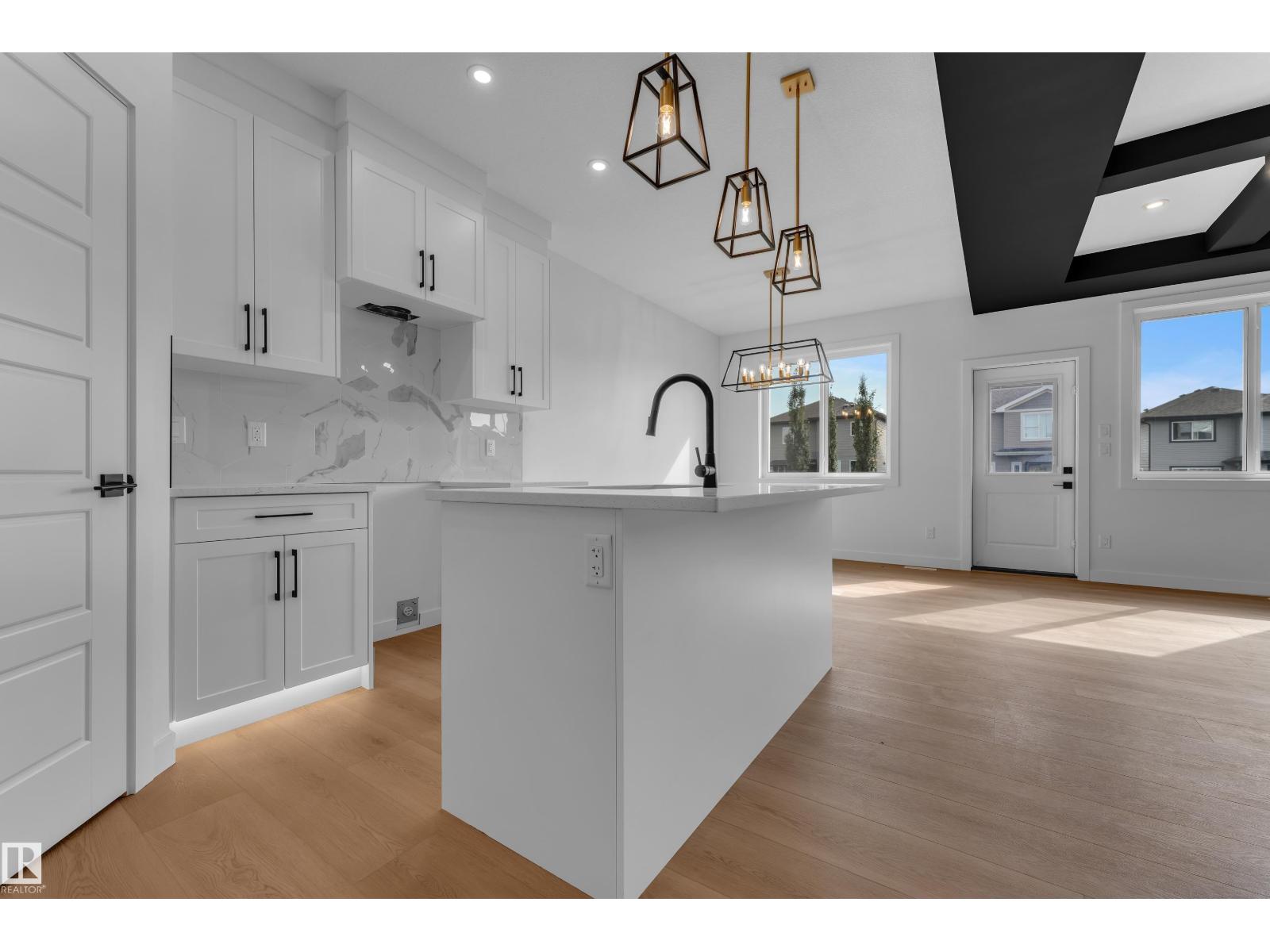 10711 98 Street, photo 6