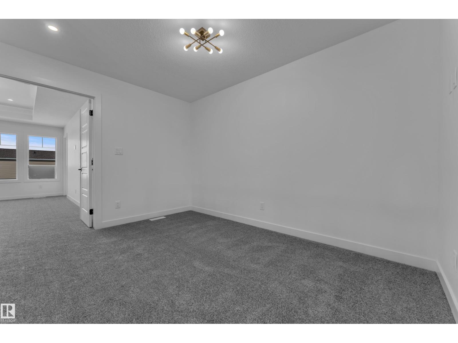 10711 98 Street, photo 14