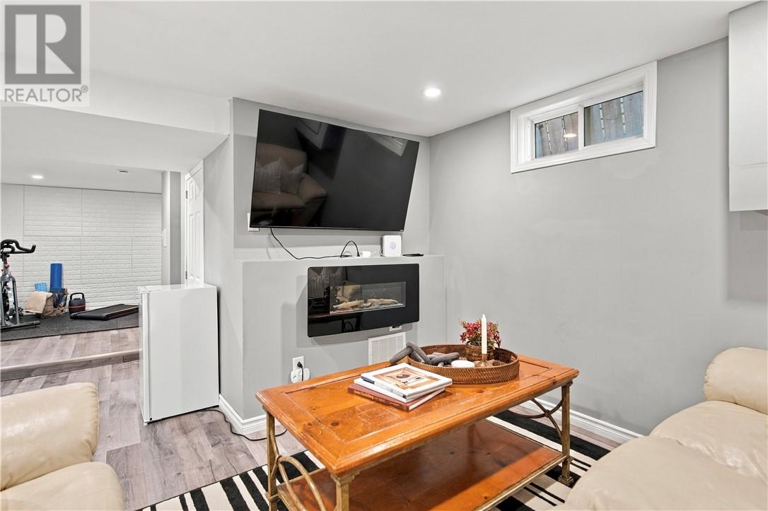 594 Spruce Street - 22