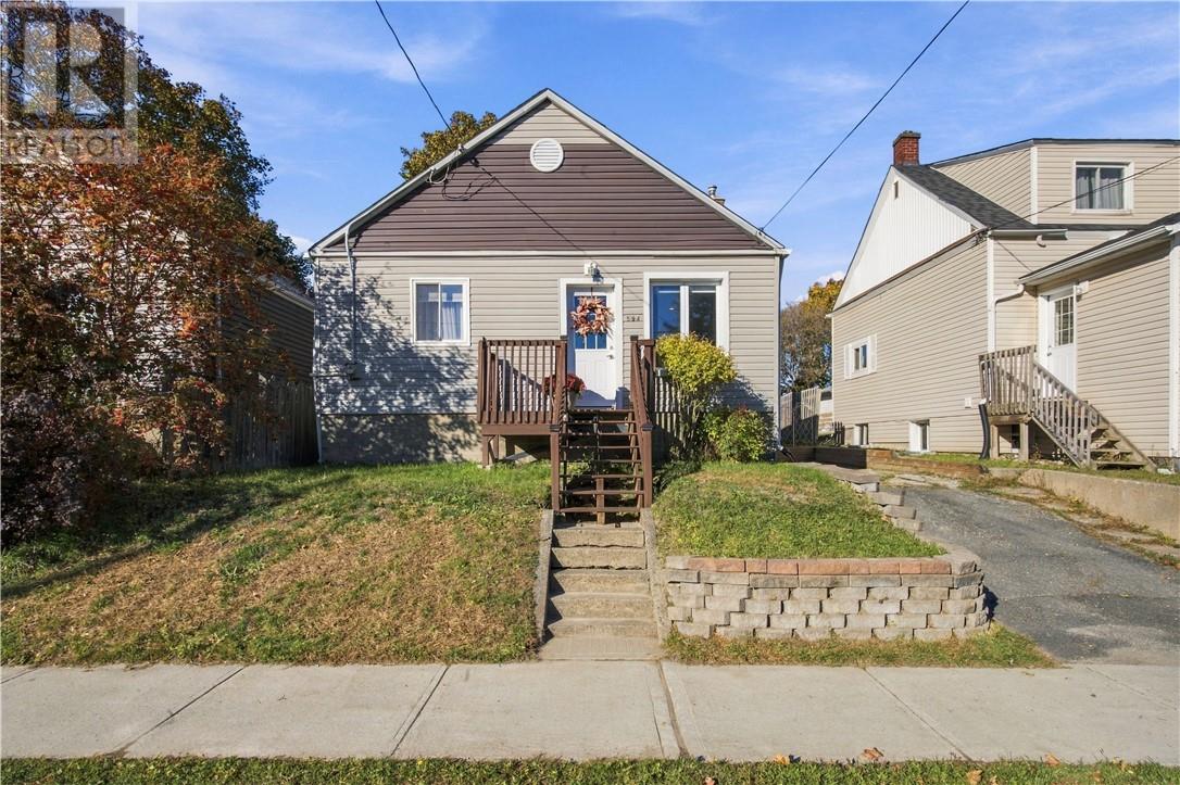 594 Spruce Street - 30