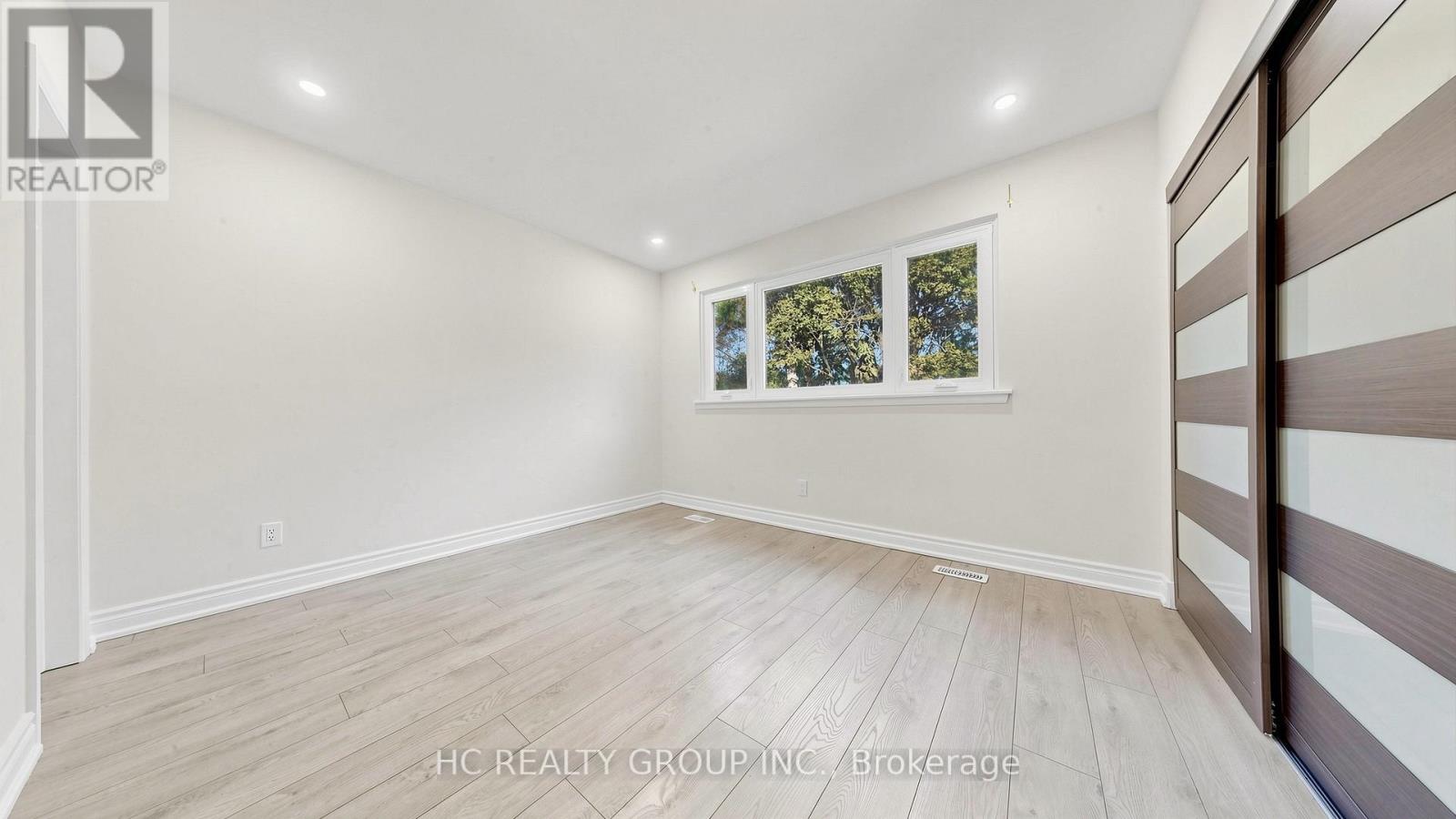 52 Dukinfield Crescent, Toronto, ON photo 6