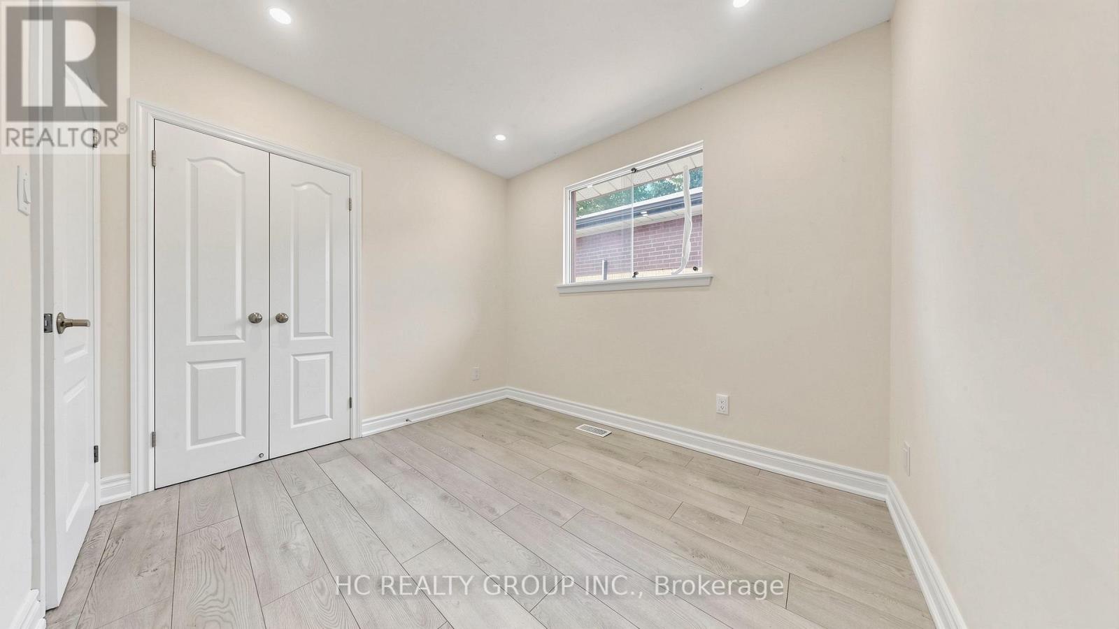 52 Dukinfield Crescent, Toronto, ON photo 9