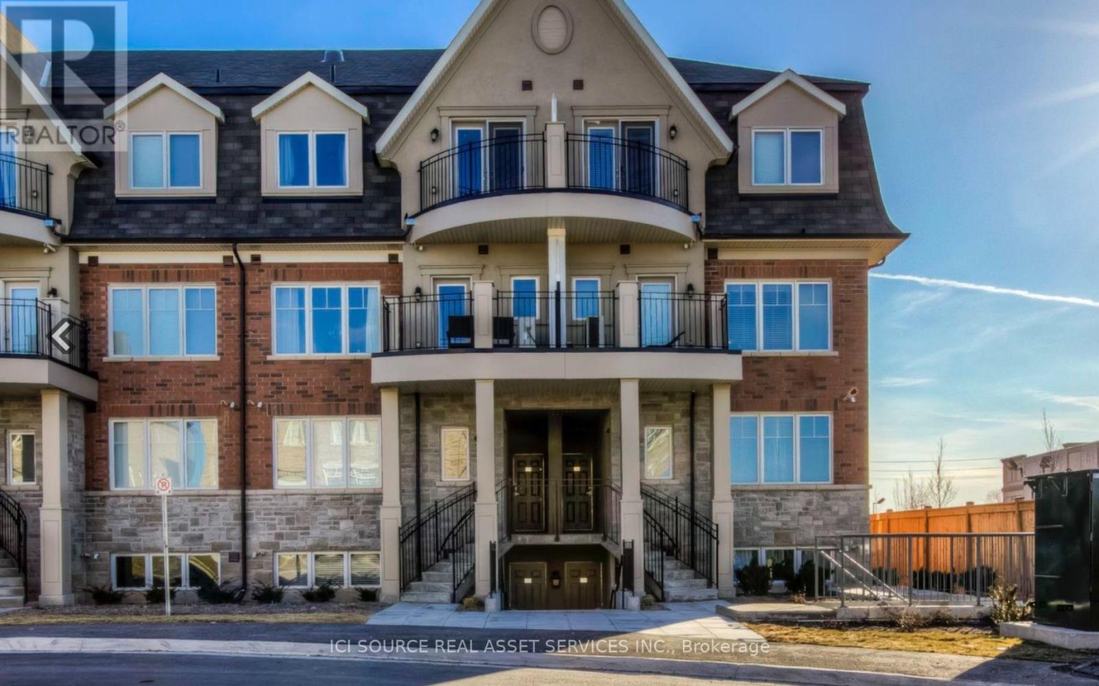 1501- 2420 Baronwood Drive, Oakville, ON photo 2