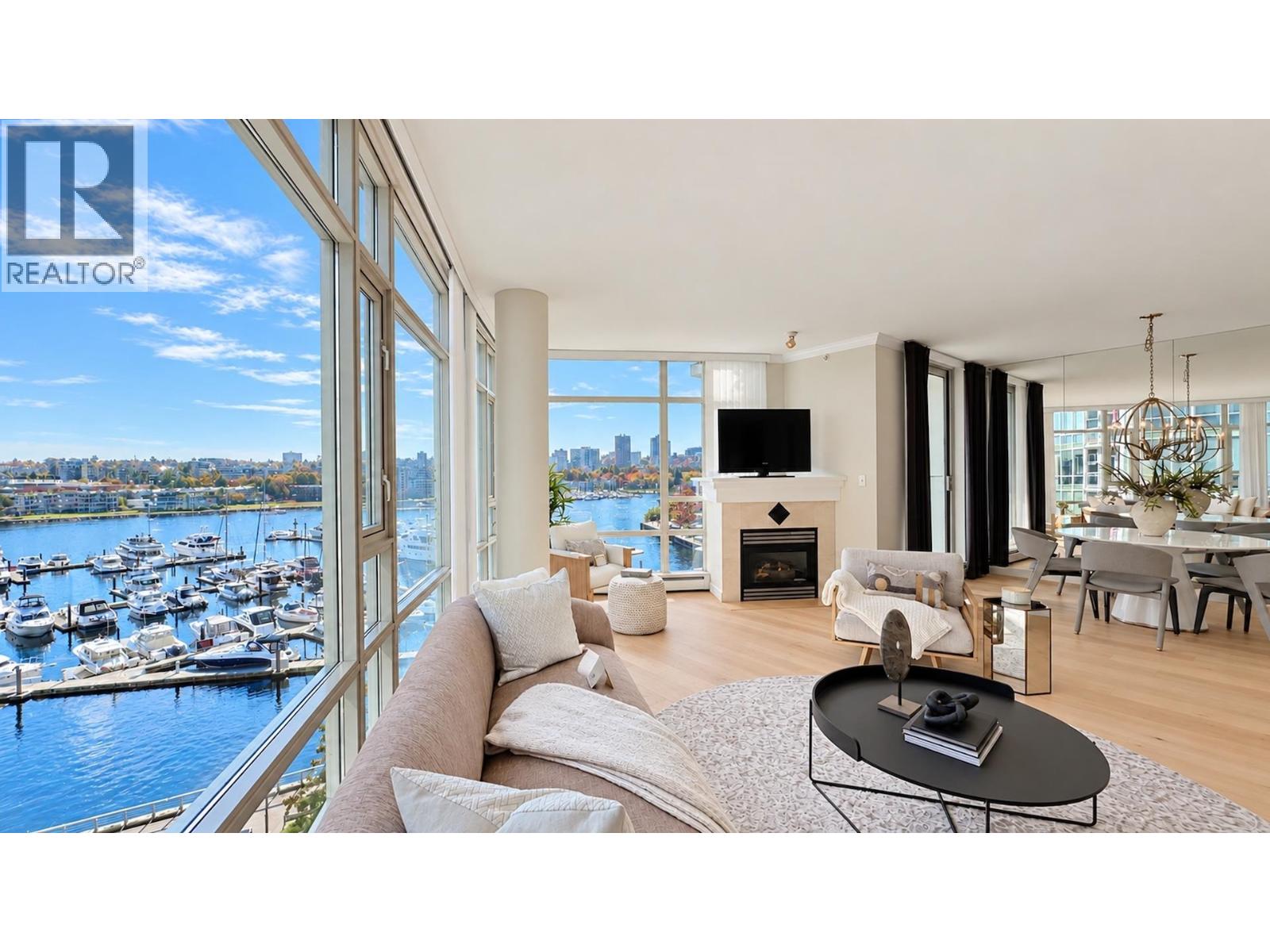 701 1111 MARINASIDE CRESCENT, Vancouver - Image 1