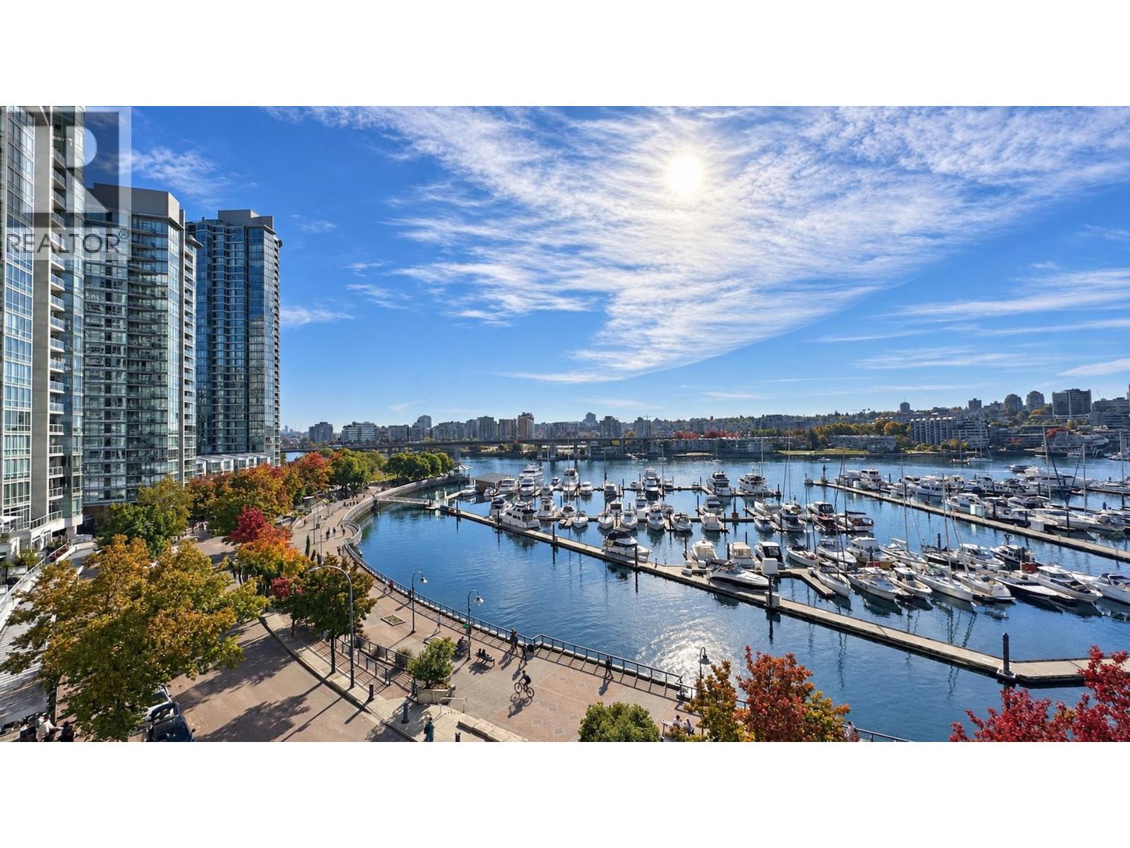 701 1111 MARINASIDE CRESCENT, Vancouver - Image 1
