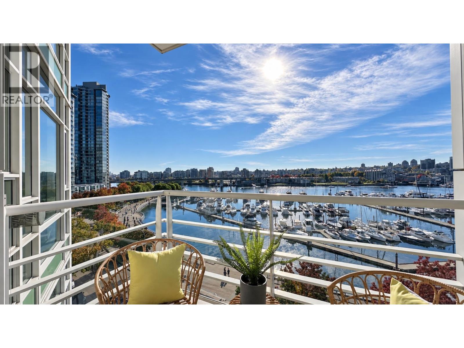 701 1111 MARINASIDE CRESCENT, Vancouver - Image 1
