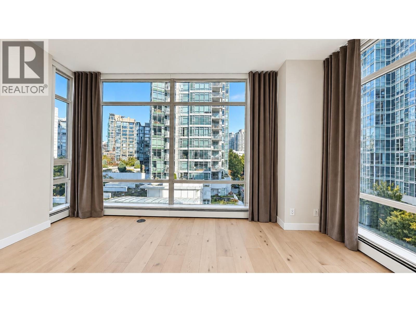 701 1111 MARINASIDE CRESCENT, Vancouver - Image 1