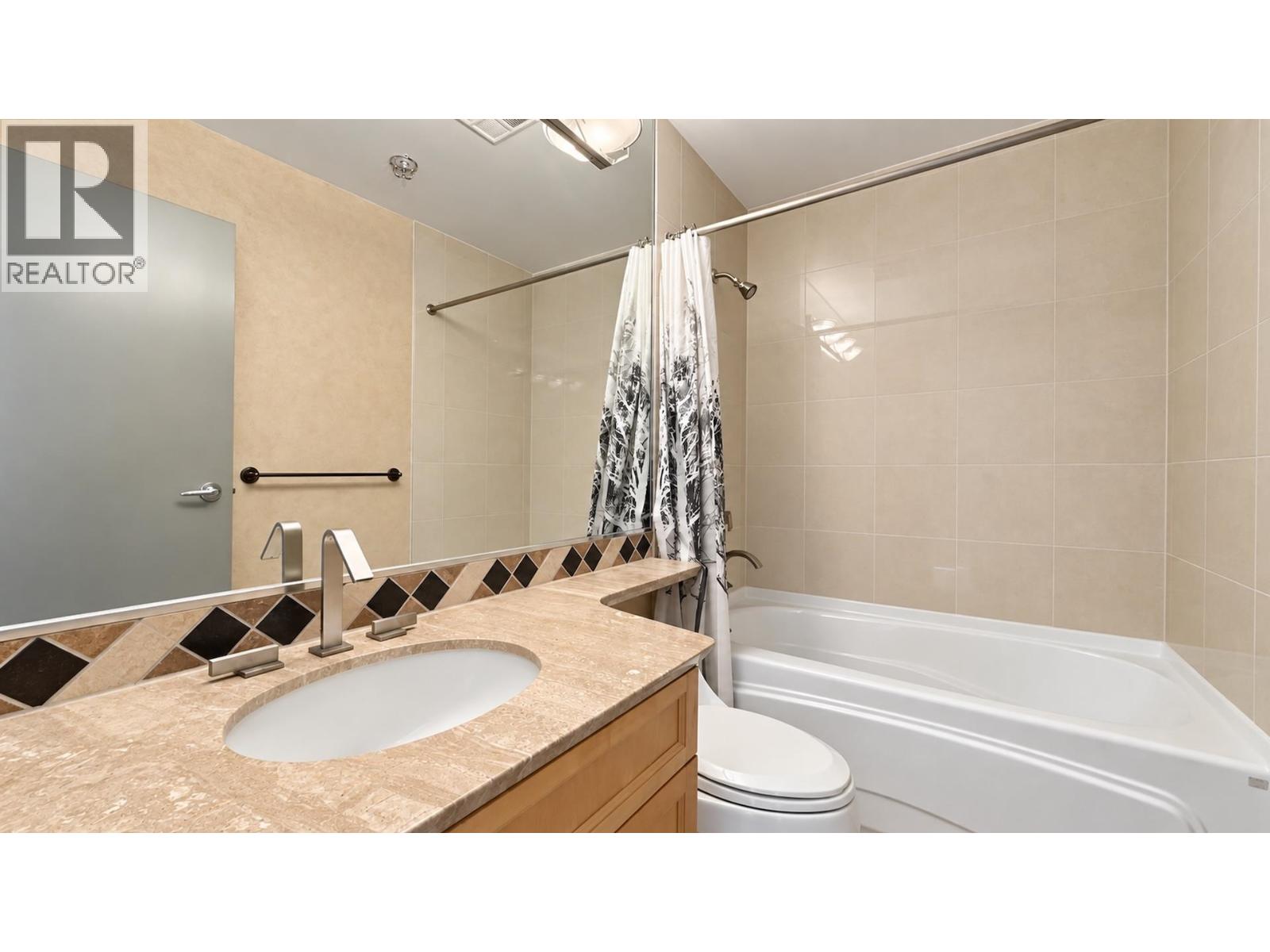 701 1111 MARINASIDE CRESCENT, Vancouver - Image 1