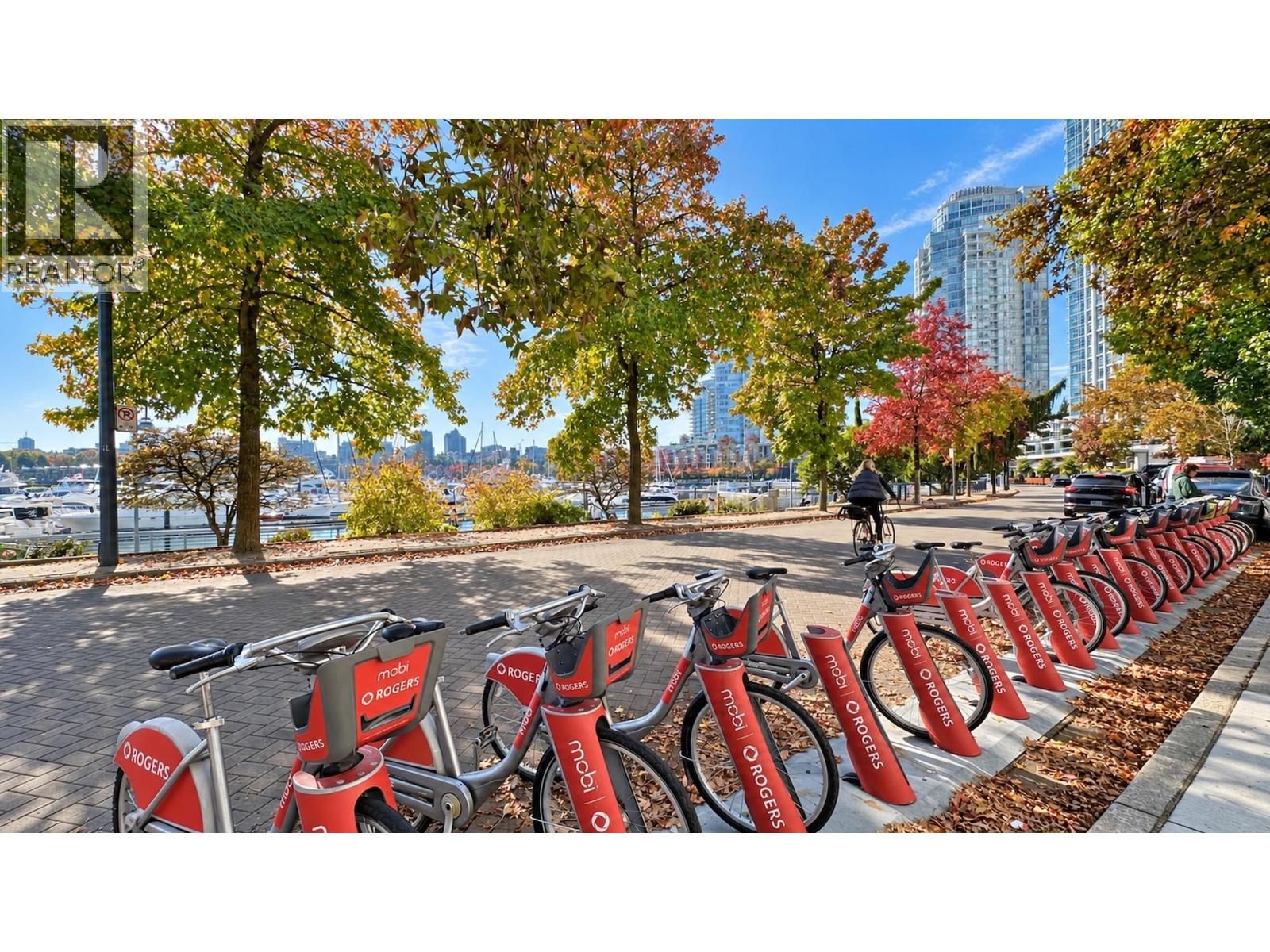 701 1111 MARINASIDE CRESCENT, Vancouver - Image 1