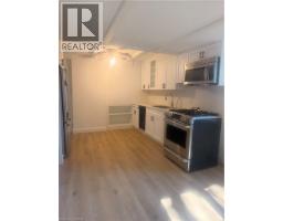 Living room - 252 Queensway W, Simcoe, ON N3Y2N1 Photo 8