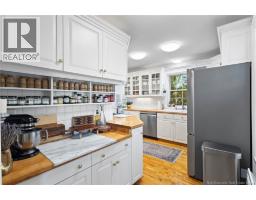 122 Waterloo Row, photo 16