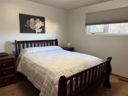 Laundry room - 114 Sunflower Crescent Sw, Altona, MB R0G0B2 Photo 7