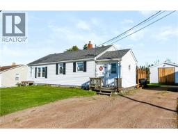 Enclosed porch - 71 Fairfield Road, Sackville, NB E4L2X4 Photo 7