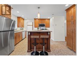 7 Macpherson Avenue thumbnail 16